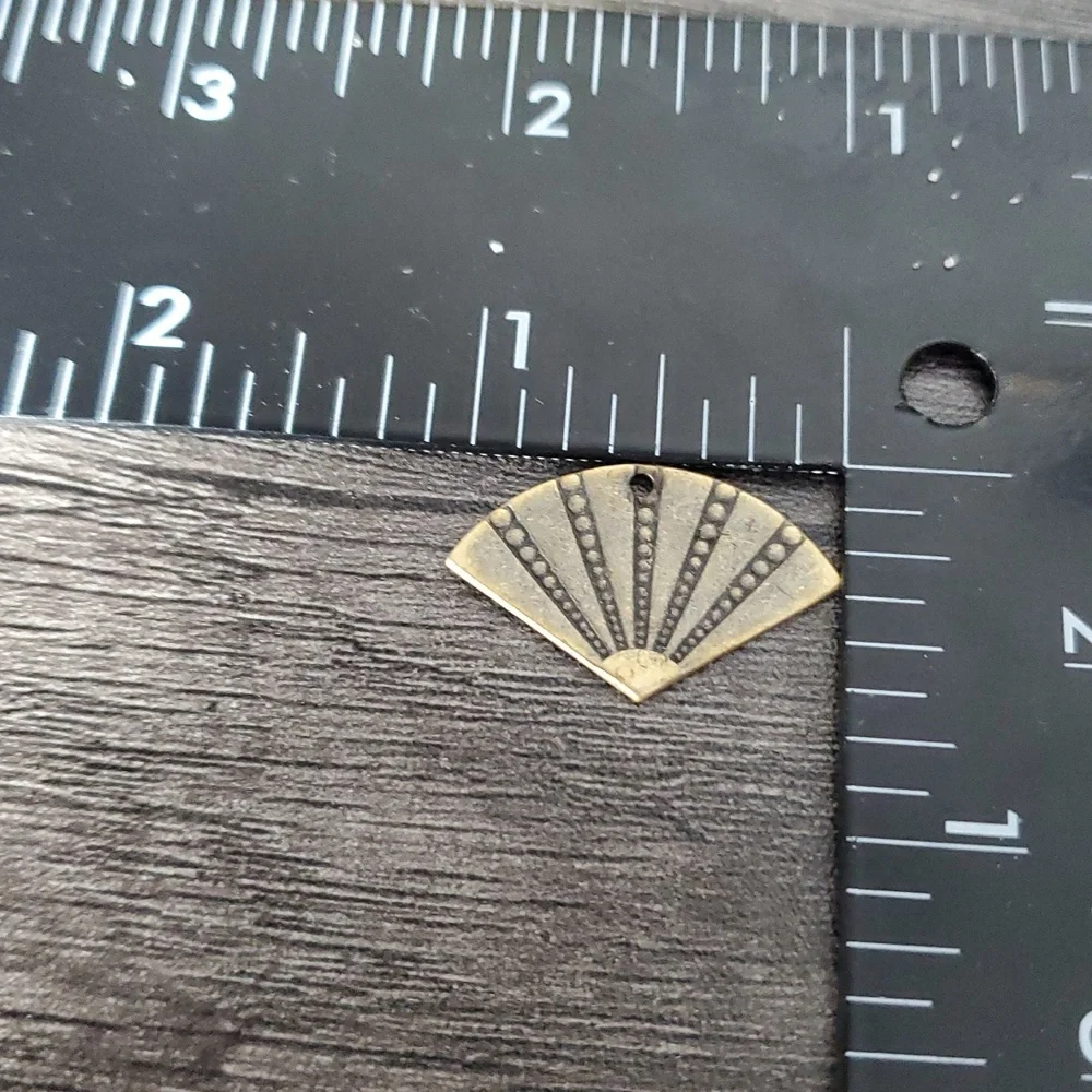 Light Bronze Fan Charm P308